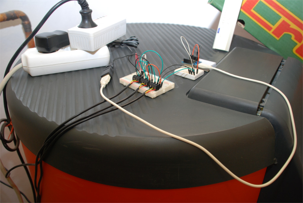 Anklicken für volle Größe Zirkulationspumpen-Steuerung auf
Breadboard im Heizungsraum